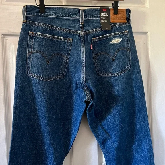 Levi’s Wedgie Straight - Picture 2 of 3
